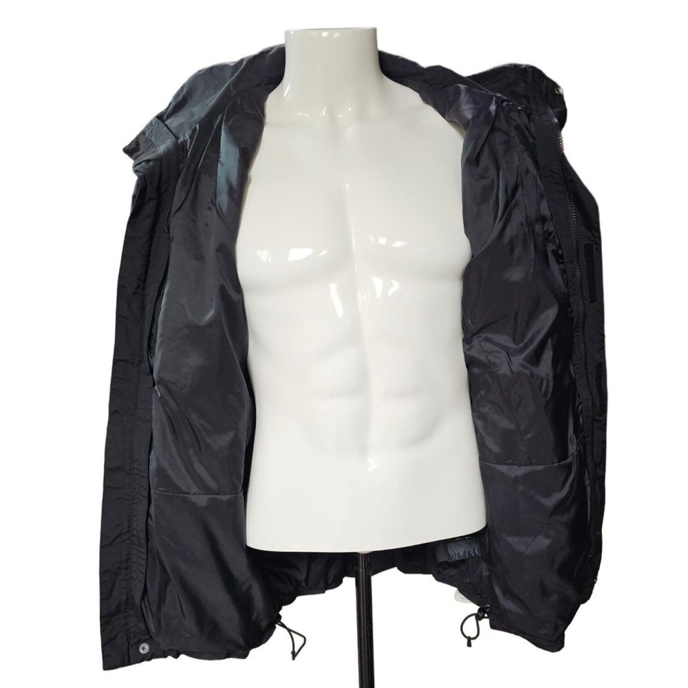 The North Face Men's Black Lightweight Jacket with Drawstring Bottom Hem, Size L - Picture 7 of 8